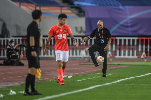 女子86公斤级举重赛：中国选手吴艳夺金奖